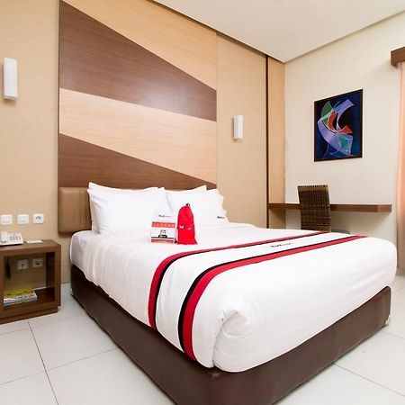 Reddoorz Near Roxy Hotel Джакарта Екстериор снимка