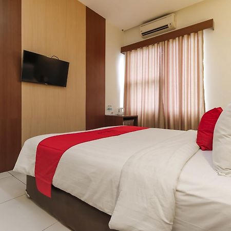 Reddoorz Near Roxy Hotel Джакарта Екстериор снимка