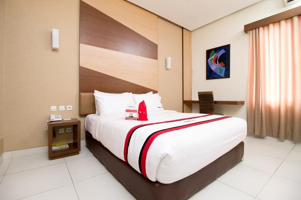 Reddoorz Near Roxy Hotel Джакарта Екстериор снимка