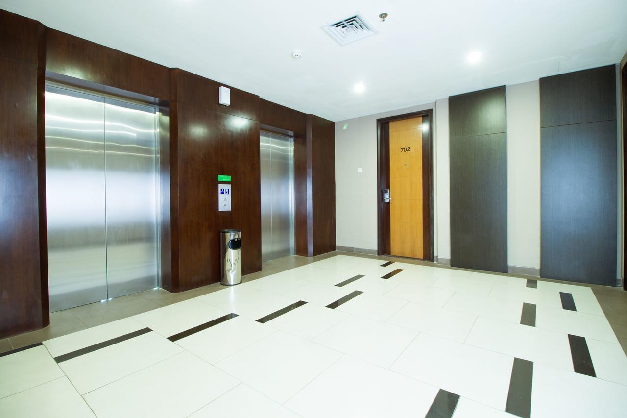 Reddoorz Near Roxy Hotel Джакарта Екстериор снимка