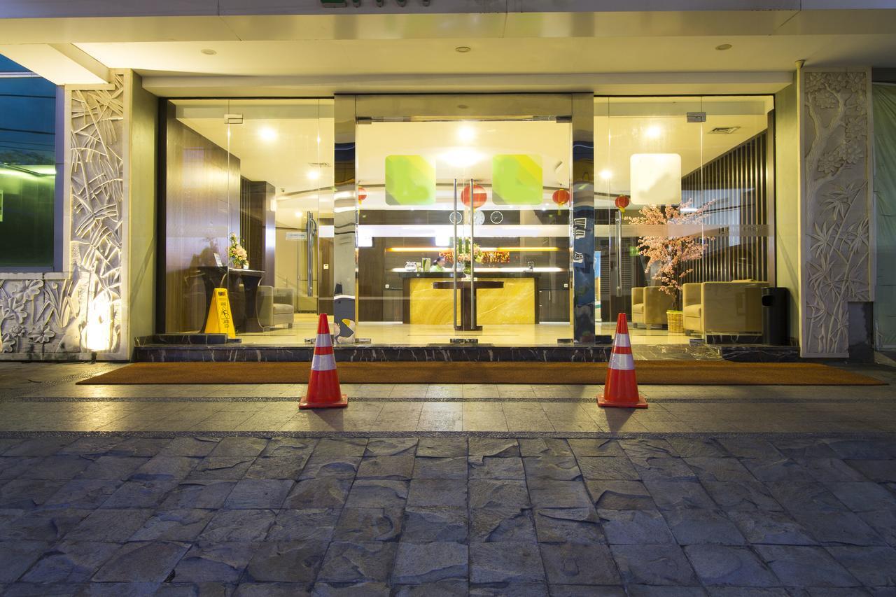 Reddoorz Near Roxy Hotel Джакарта Екстериор снимка