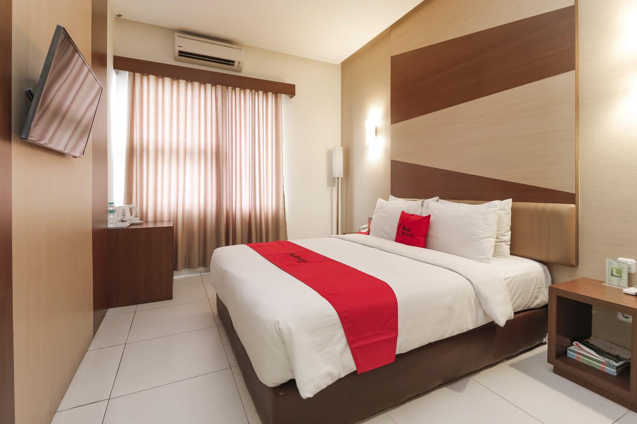 Reddoorz Near Roxy Hotel Джакарта Екстериор снимка