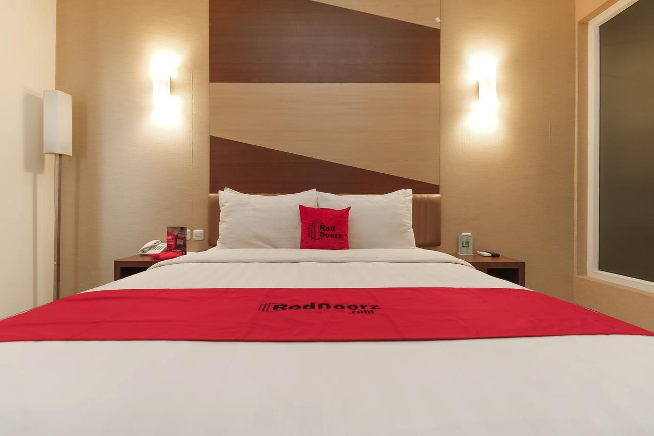 Reddoorz Near Roxy Hotel Джакарта Екстериор снимка