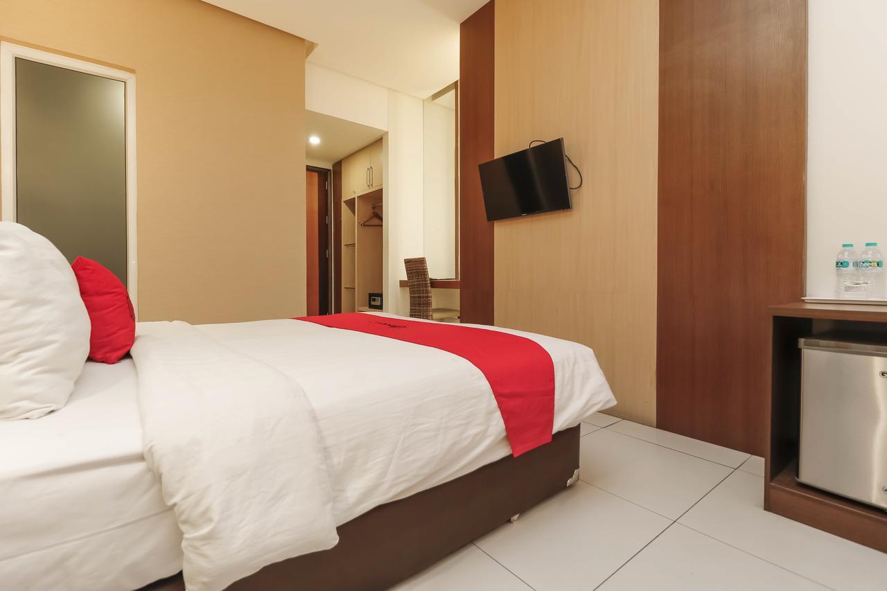 Reddoorz Near Roxy Hotel Джакарта Екстериор снимка
