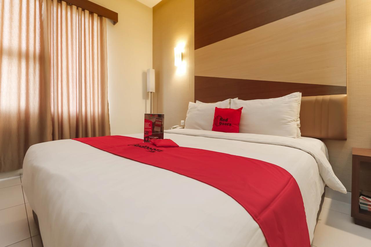 Reddoorz Near Roxy Hotel Джакарта Екстериор снимка