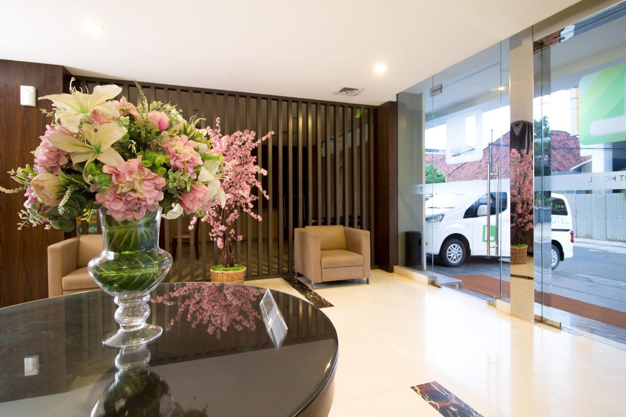 Reddoorz Near Roxy Hotel Джакарта Екстериор снимка