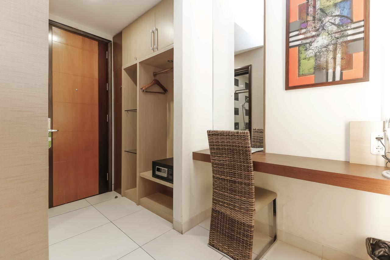 Reddoorz Near Roxy Hotel Джакарта Екстериор снимка