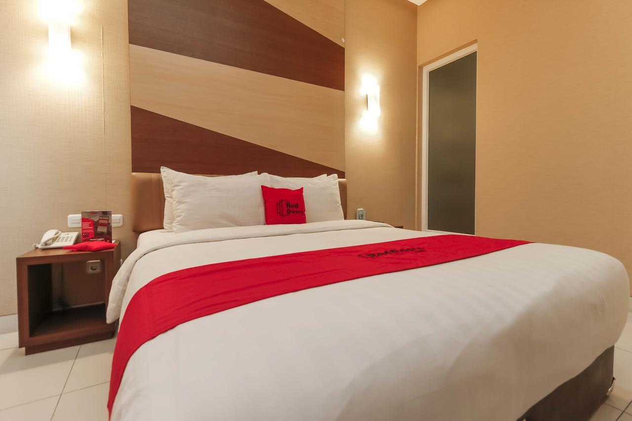 Reddoorz Near Roxy Hotel Джакарта Екстериор снимка