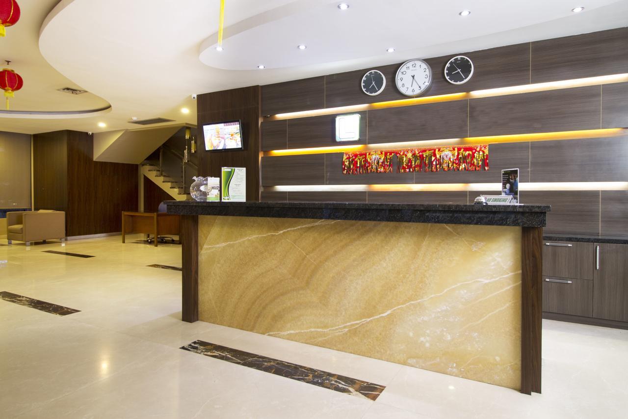 Reddoorz Near Roxy Hotel Джакарта Екстериор снимка